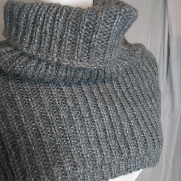 Infinity Loop Scarf. - Picture 1 of 4
